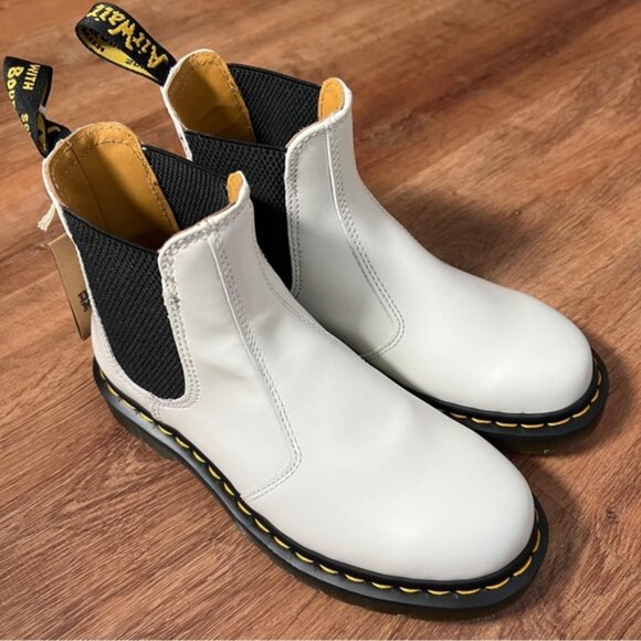 Dr. Martens Shoes - NWT DR. MARTENS 2976YS Smooth LEATHER PLATFORM CHELSEA BOOTS Size 4 US M 5 US L